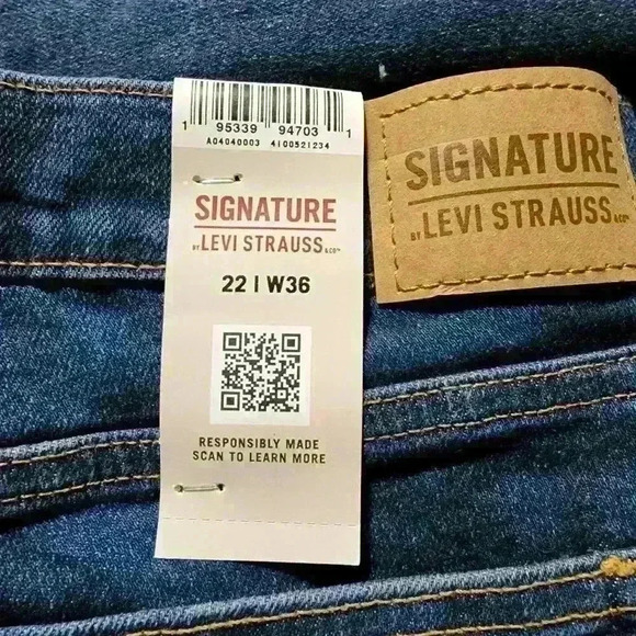 Signature by Levi Strauss Women's Heritage High Rise Straight Jeans Medium Wash - Picture 11 of 11
